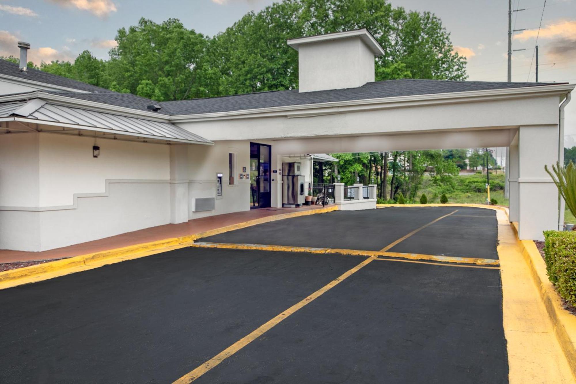Days Inn By Wyndham Augusta Near Fort Gordon Экстерьер фото